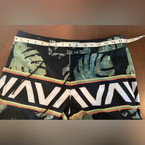 RVCA men’s board shorts swim boardshorts
Size 30 black green tropical - Picture 3 of 5